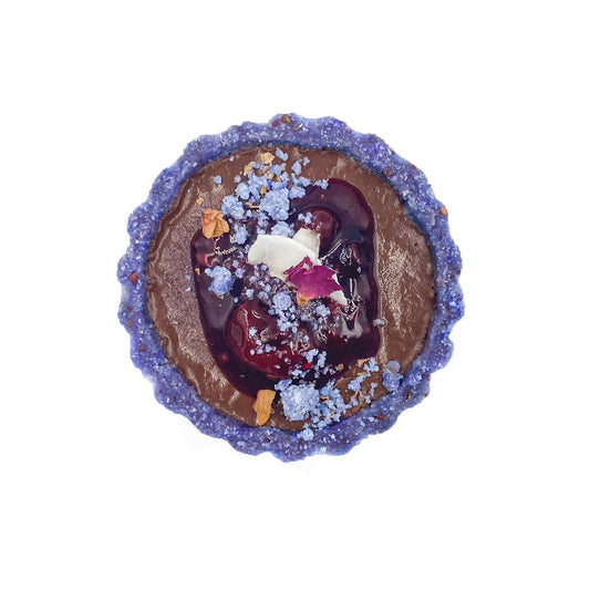 Blue Spiroulina Chocolate & Berries Mini Tart by EnHealthy