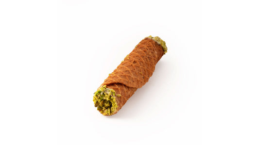 Wafer roll with pistachio cream